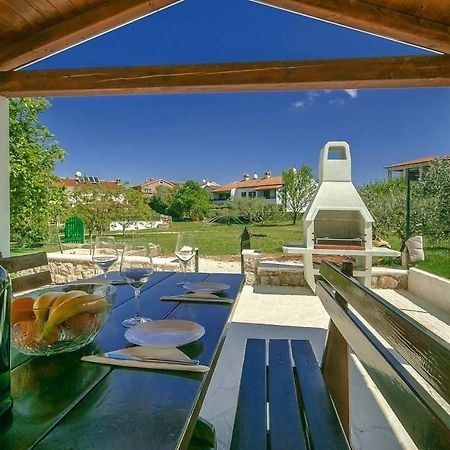 Charming Beachfront Holiday Home In ポレッチ エクステリア 写真