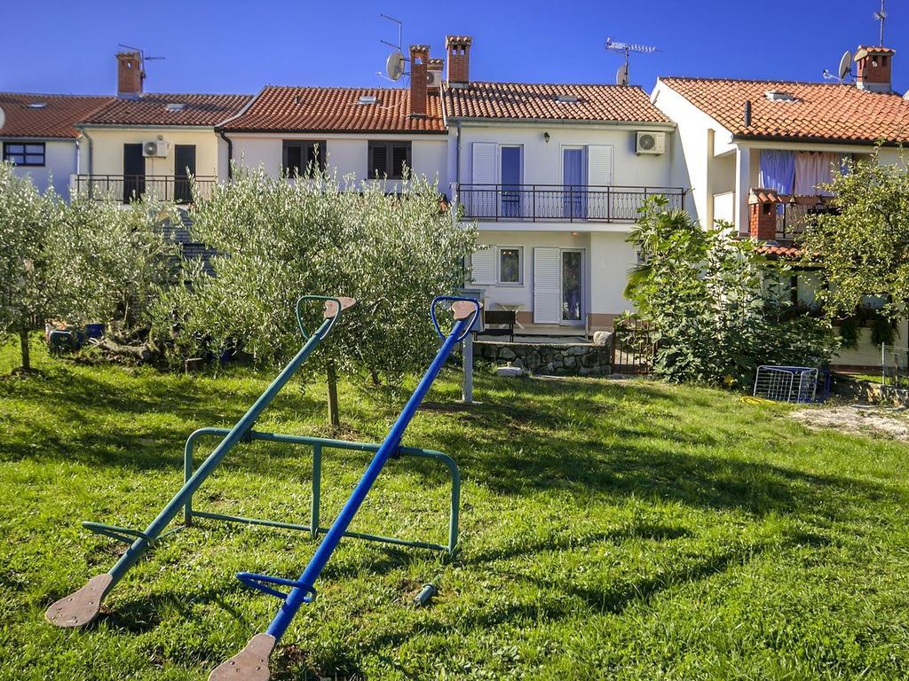 Charming Beachfront Holiday Home In ポレッチ エクステリア 写真