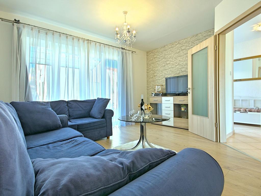 Charming Beachfront Holiday Home In ポレッチ エクステリア 写真