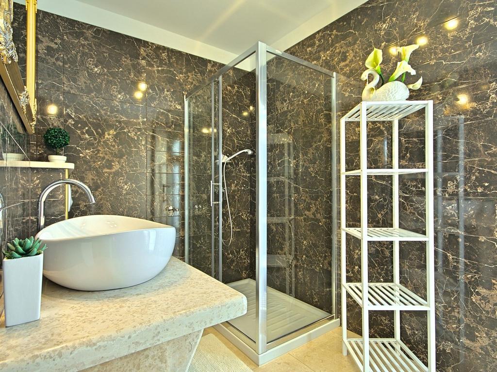 Charming Beachfront Holiday Home In ポレッチ エクステリア 写真