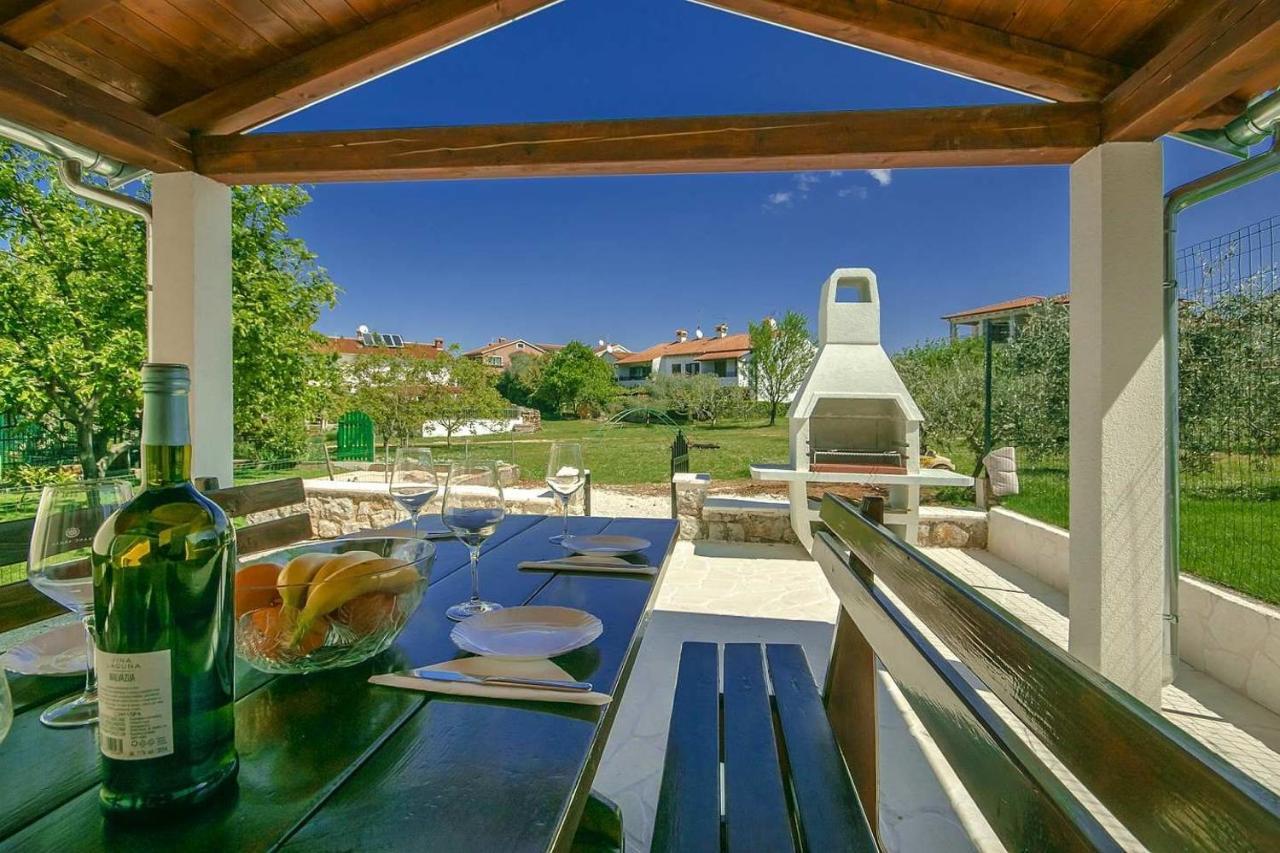 Charming Beachfront Holiday Home In ポレッチ エクステリア 写真